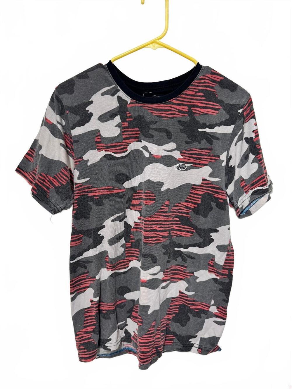Eckō Unltd. Camo T-Shirt Medium Gray Red Camouflage Rhino Embroidered Logo